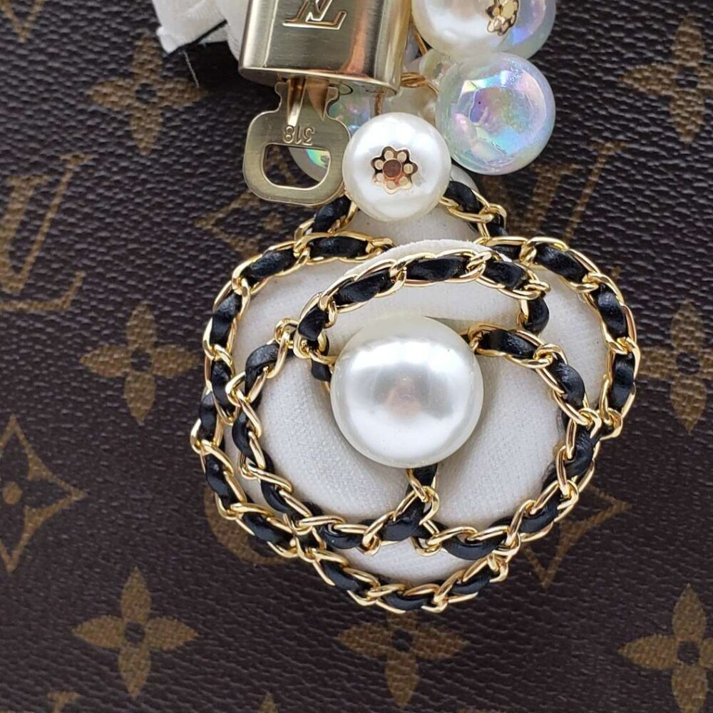 Louis Vuitton Authentic Gold Lock 🔒 Unbranded Flower Keychain Charm for Bags - Picture 6 of 14
